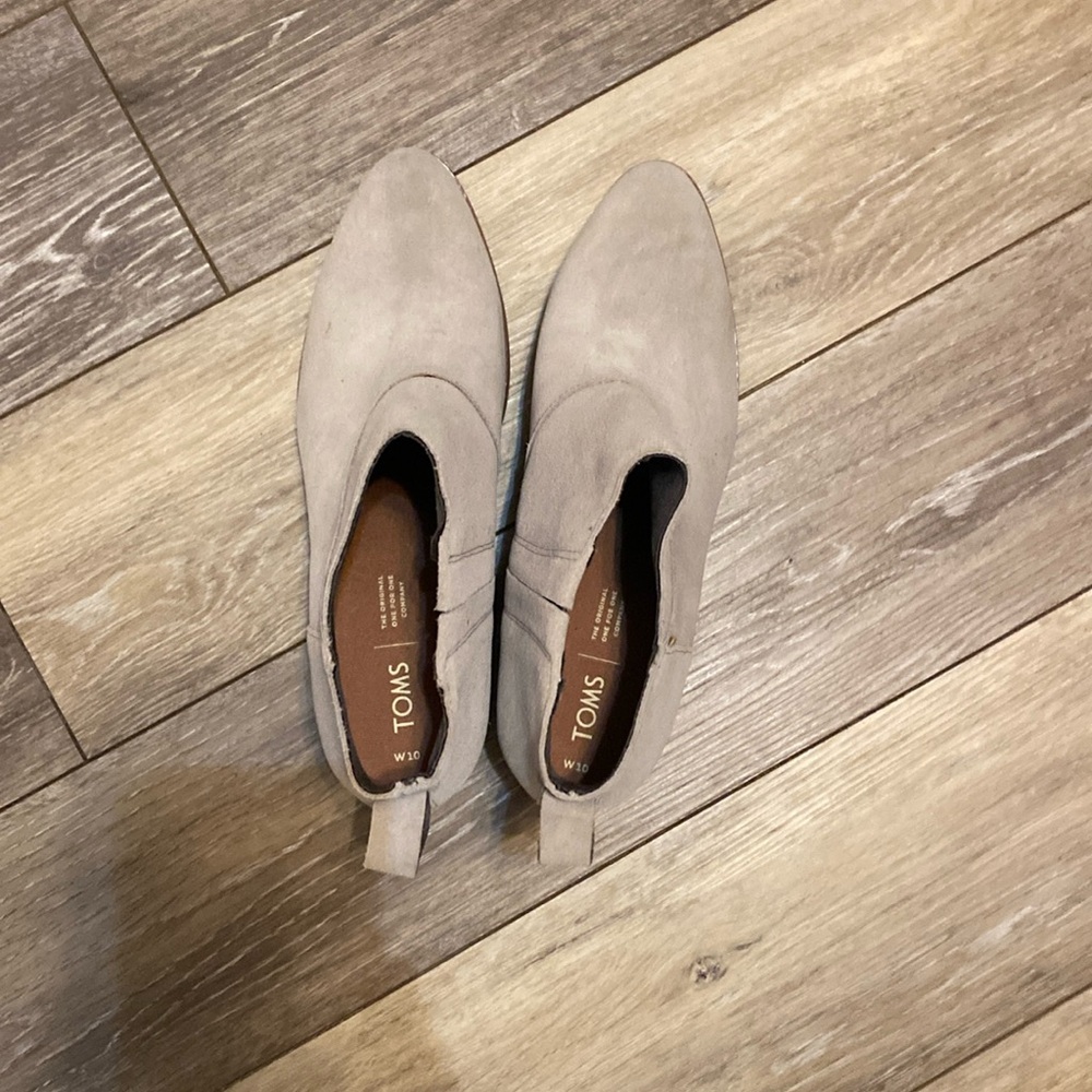 NWOT Tom’s Gray Heeled Booties, Size 10